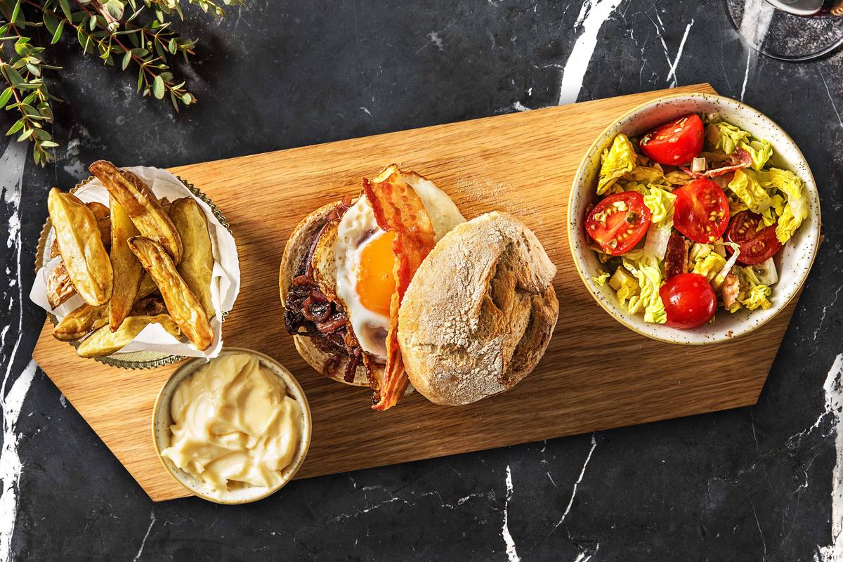 Burger de veau et quartiers de pommes de terre