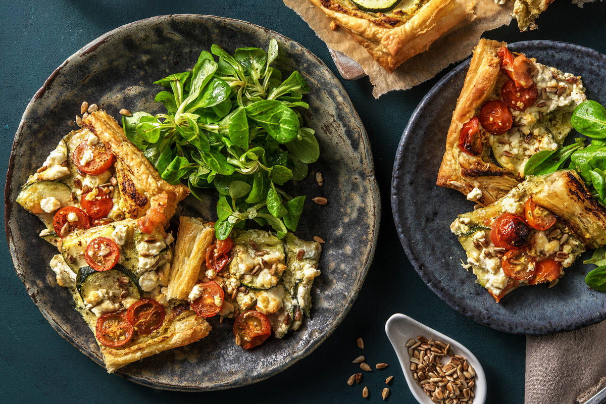 Tarte mit Kirschtomaten und Hirtenkäse