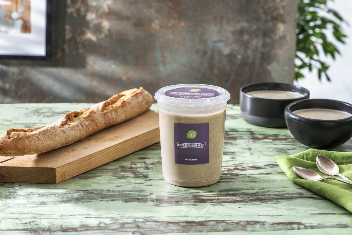 Verse bospaddenstoelensoep met biologische demi-baguette