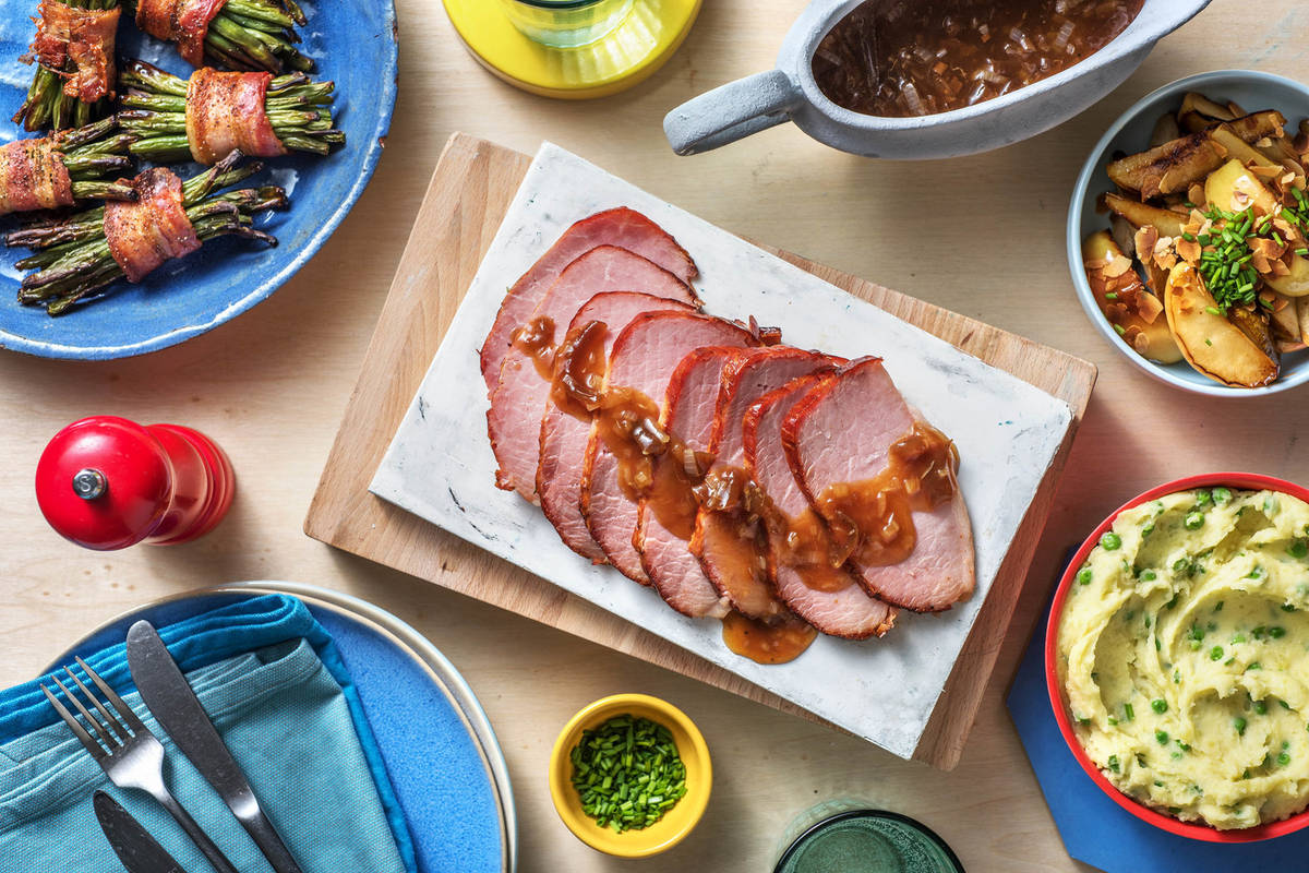 Jambon à l’os, purée aux petits pois et fagots de haricots verts