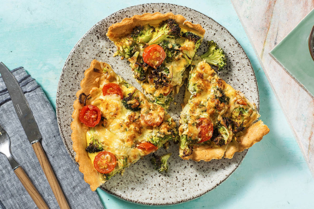 Quiche met broccoli, cherrytomaten en oude kaas