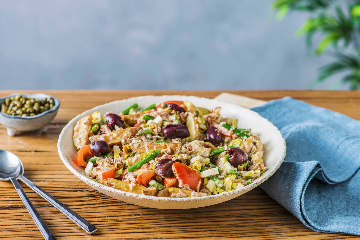 Salat nach Art Niçoise mit Kalamata-Oliven