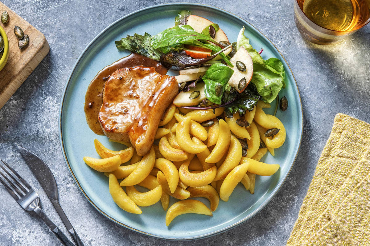 Gebratenes Schweinesteak mit Schupfnudeln