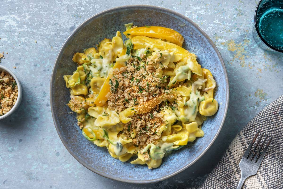 Mediterrane Fiorelli mit Kräuter-Käse-Bröseln