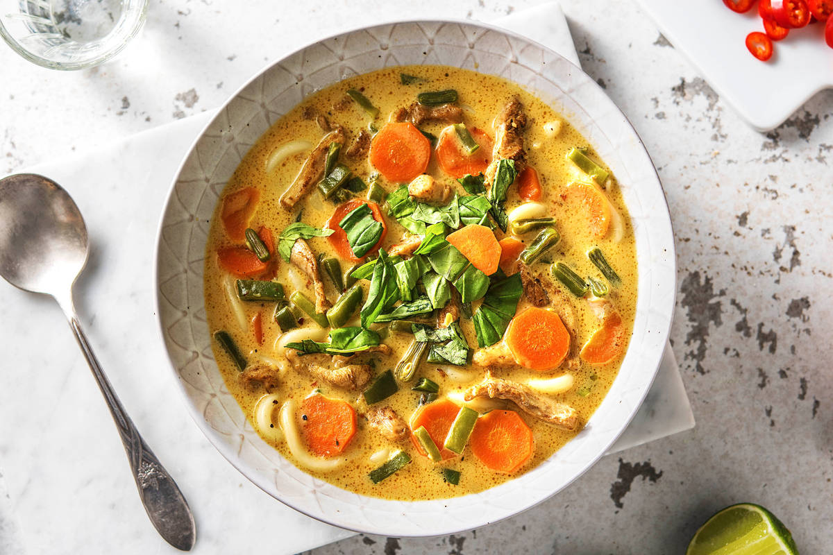 Soupe de nouilles au poulet et lait de noix de coco