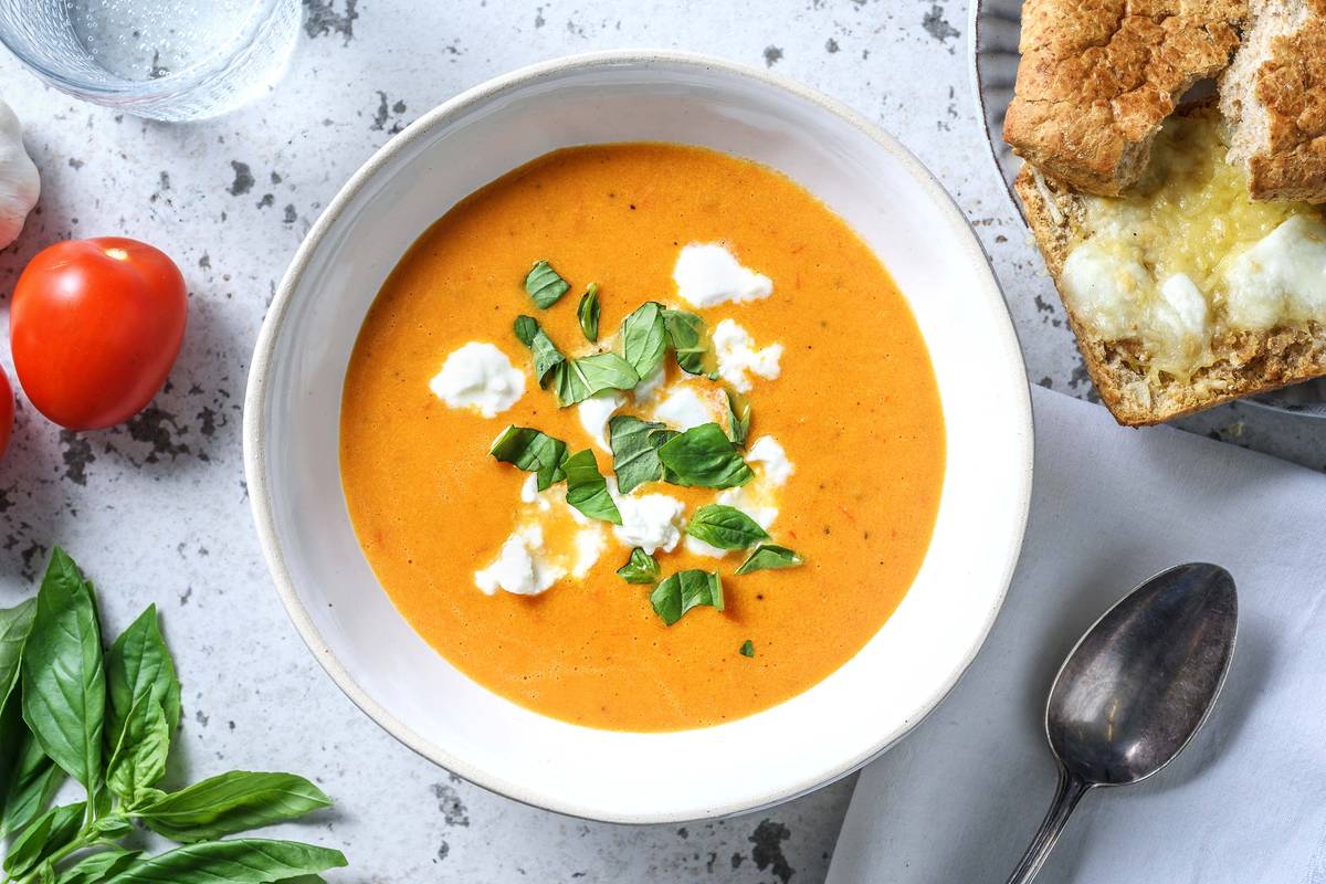 Wortel-tomatensoep met romige buffelmozzarella