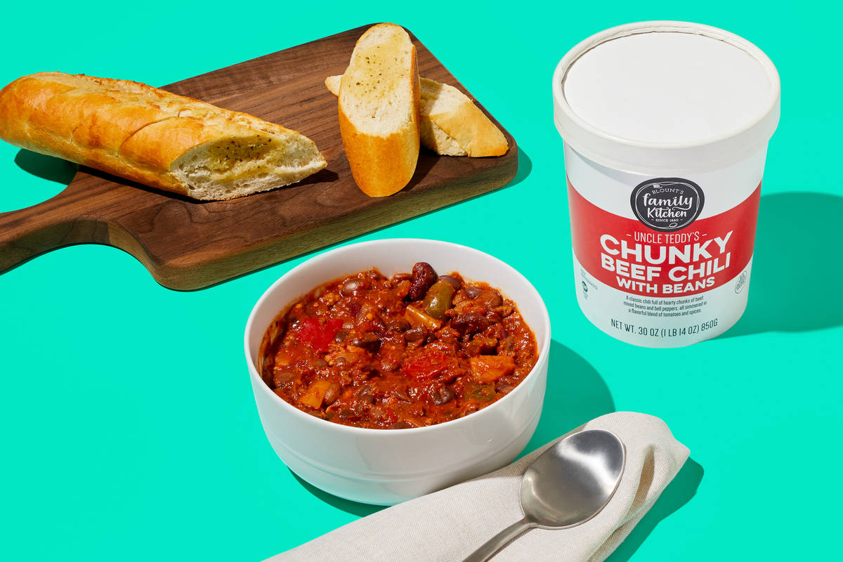 Chunky Beef Chili & Garlic Bread