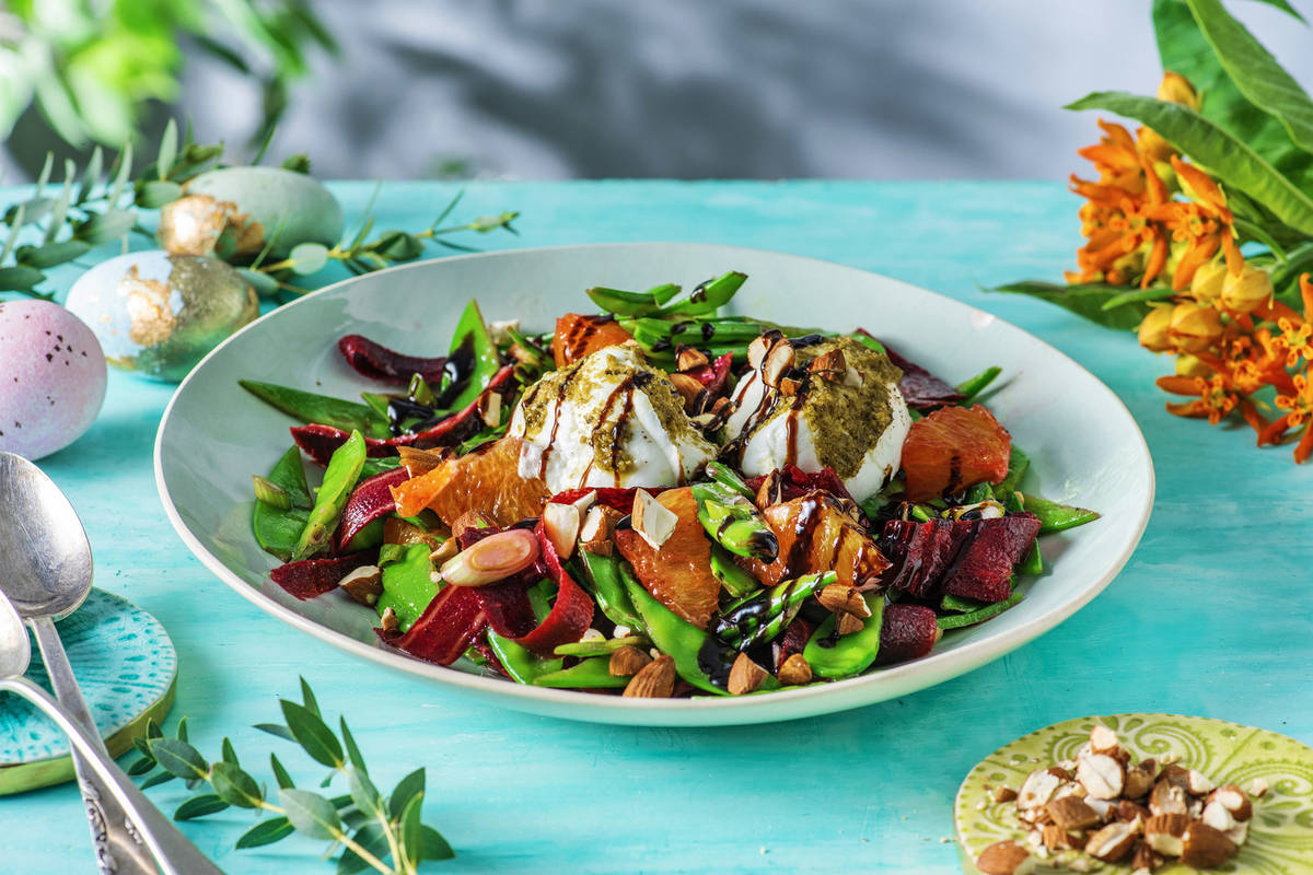 Grüner Sommersalat mit Büffelmozzarella