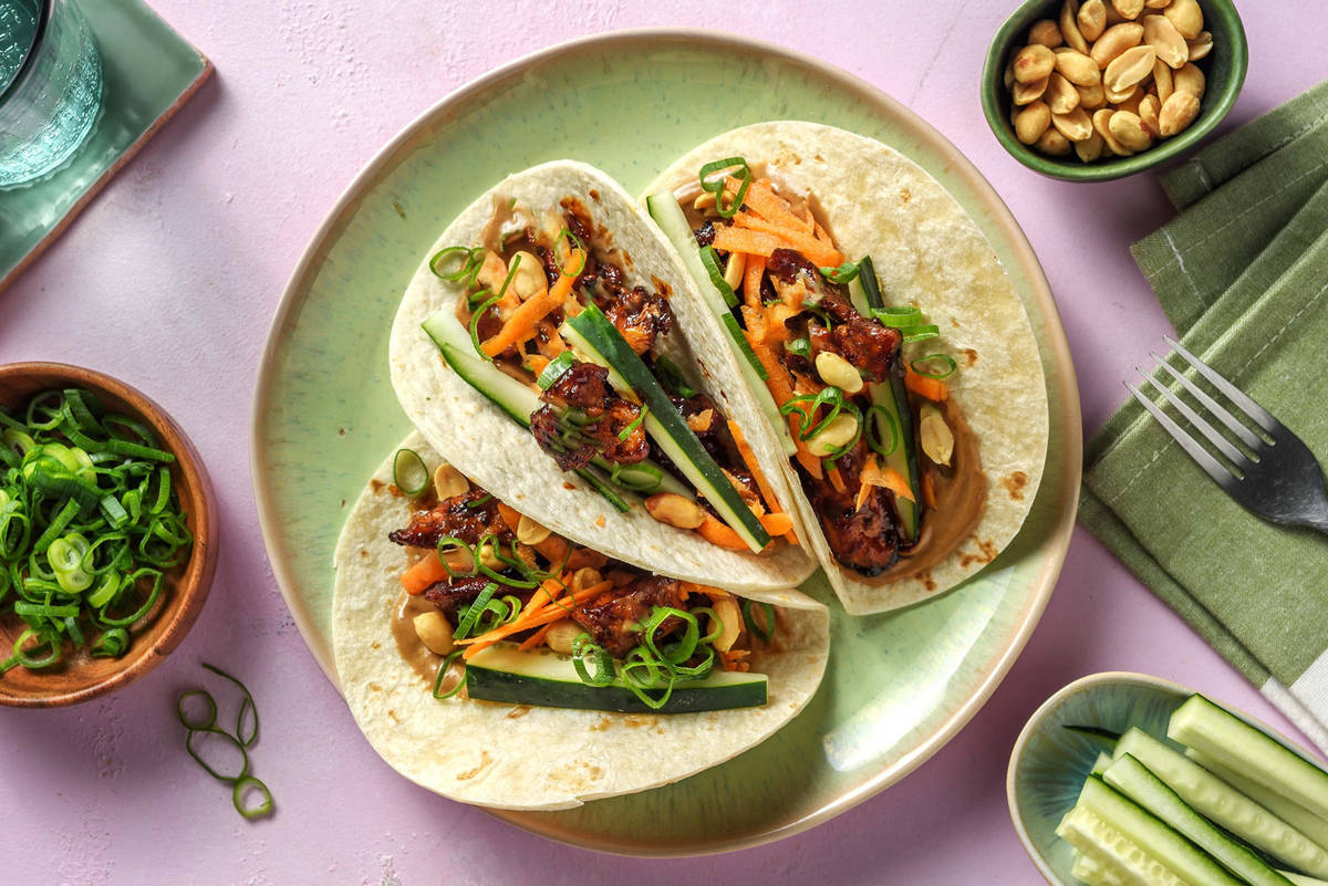 Mini-tortillas garnies de poulet glacé à la sauce hoisin