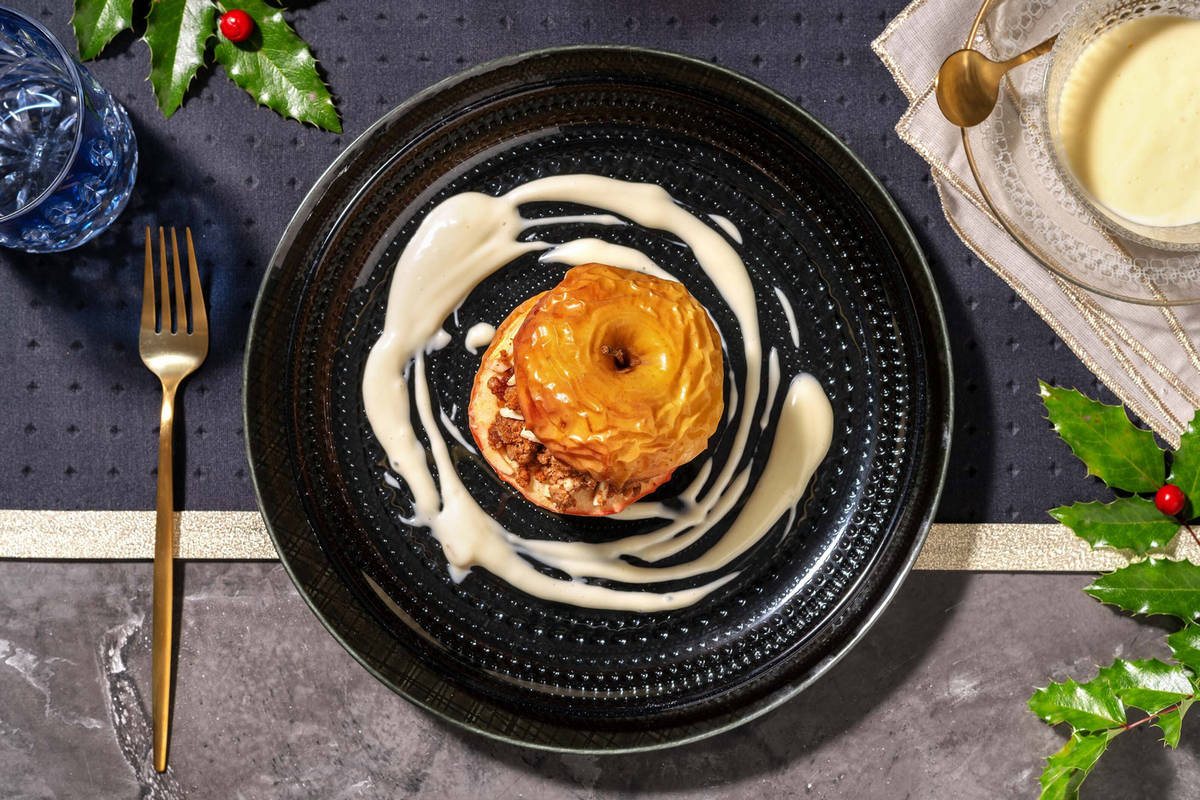 Bratapfel mit selbst gemachter Vanillesoße & Marzipan-Füllung