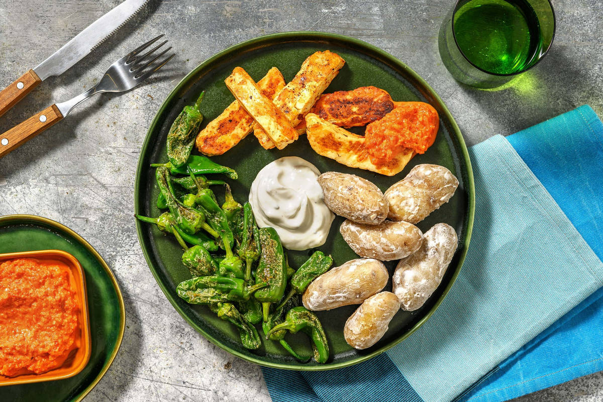 Tapas-Platte mit selbst gemachter Mojo Rojo