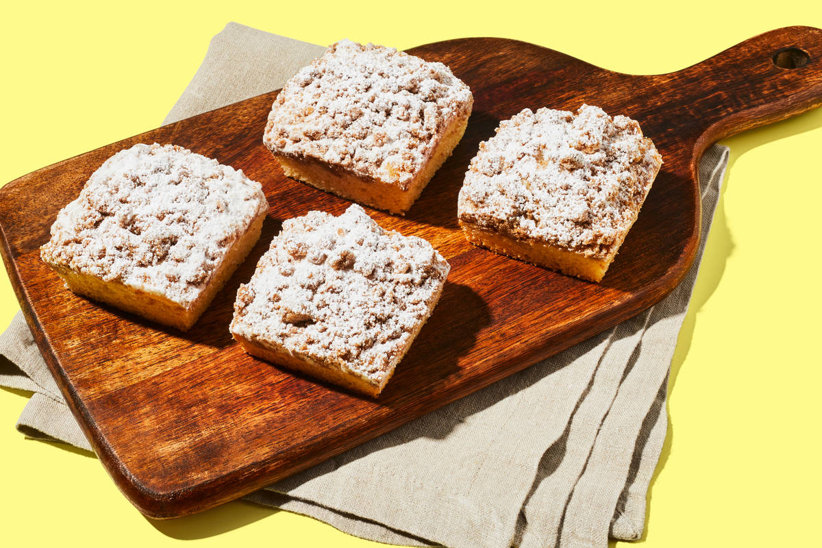 Cinnamon Crumb Cake Muffins