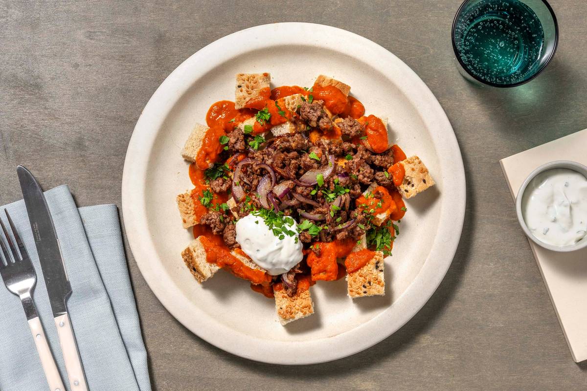 Iskender mit Hackfleich vom Weiderind und würziger Ofen-Tomatensoße