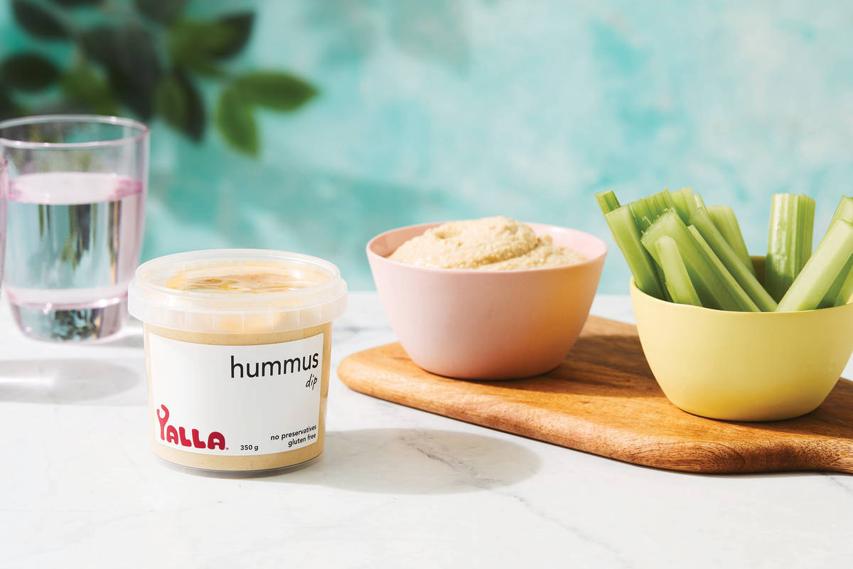 Celery Sticks & Hummus Dip