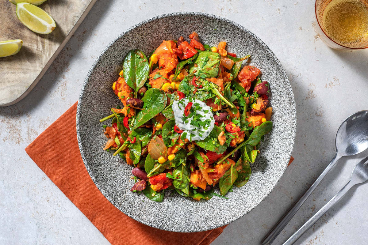 Rauchiges Süßkartoffel-Chili mit Babyspinat