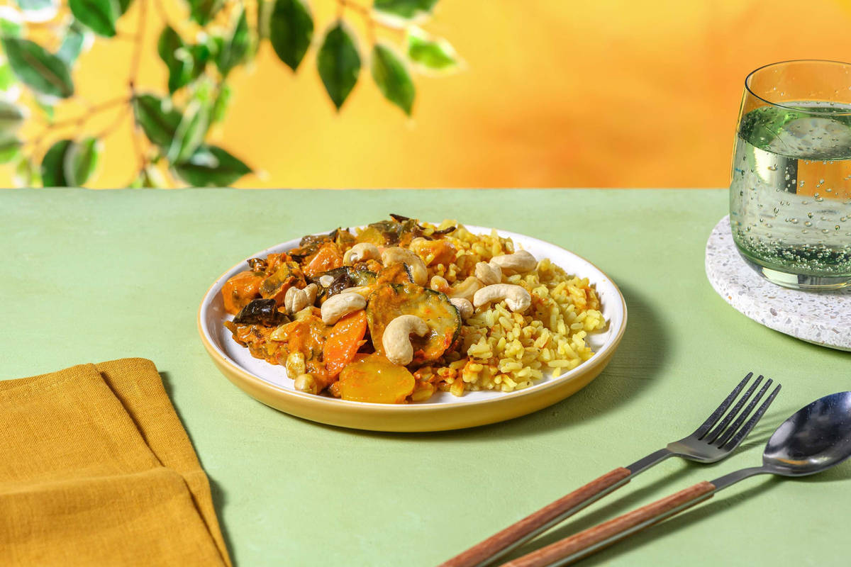 Rindergeschnetzeltes mit Pinienkernen auf mediterranem Grillgemüse und Kartoffeln