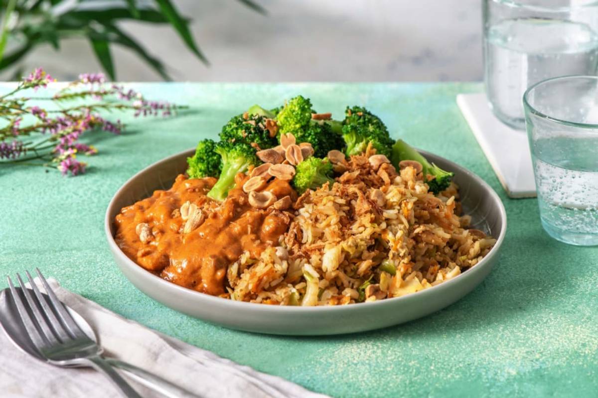 Nasi goreng met kipsaté