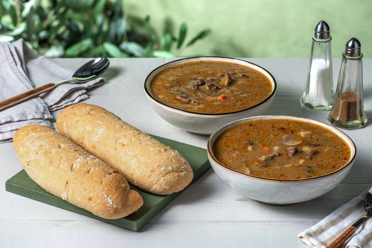 Soupe de gibier frais et demi-baguette Recette HelloFresh