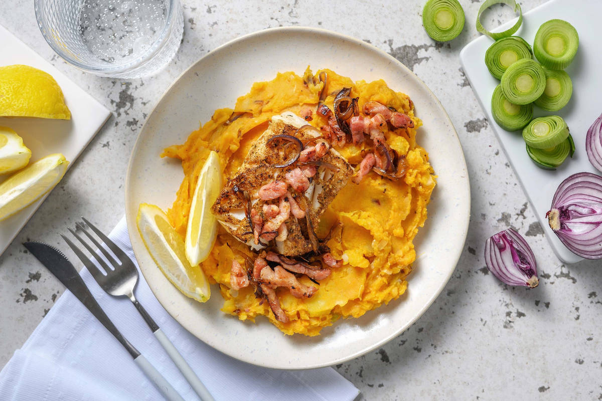 Kabeljauwfilet met zoete-aardappelpuree en spekjes