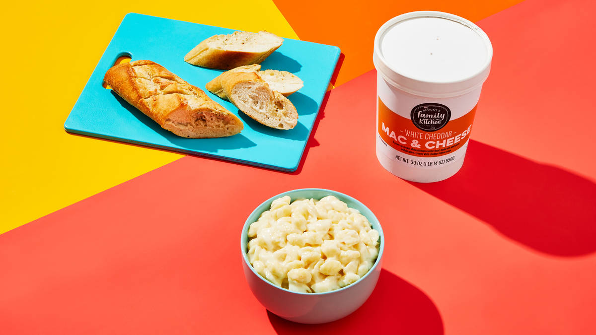 Mac and Cheese & Garlic Bread