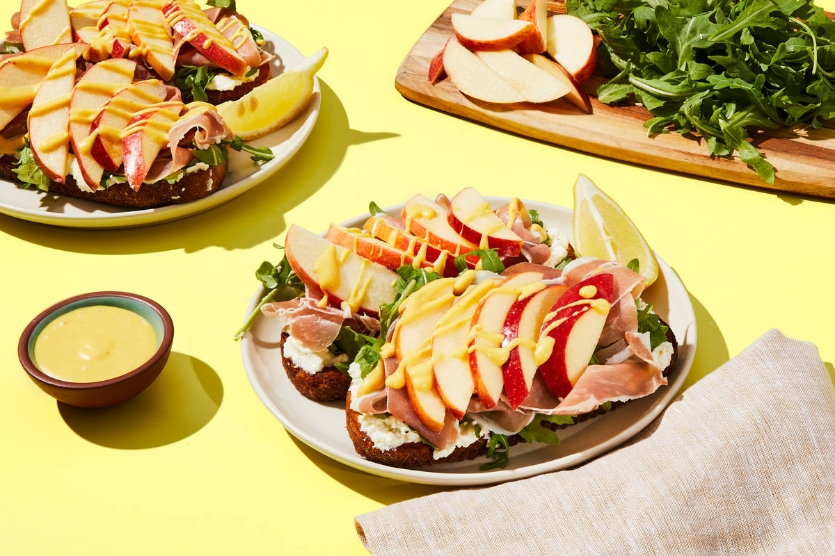 Prosciutto, Ricotta & Apple Toasts