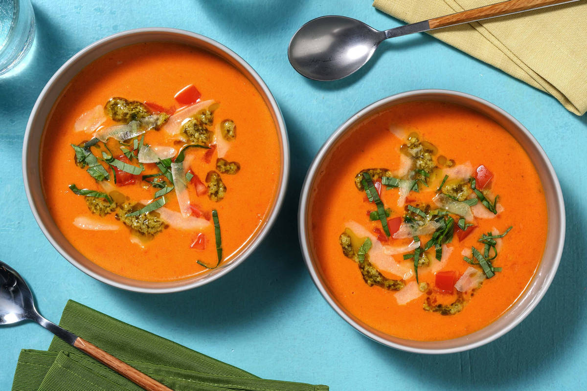 Cremige Tomatensuppe mit Basilikum