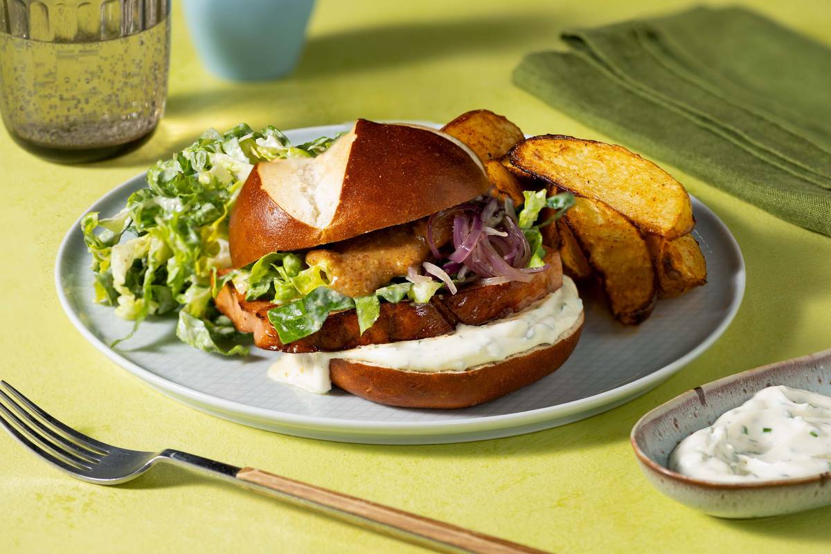 Leberkäse-Laugenburger mit Schmorzwiebeln