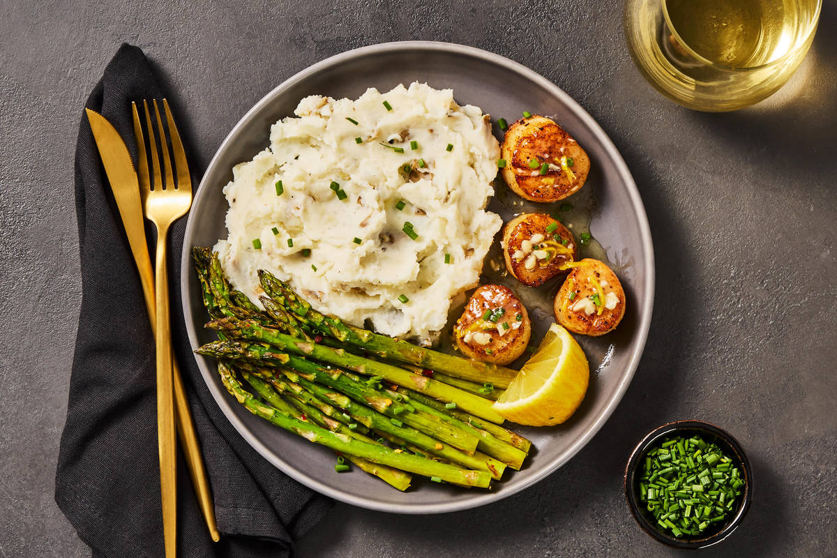 Pan-Seared Scallops & Lemon Butter Sauce