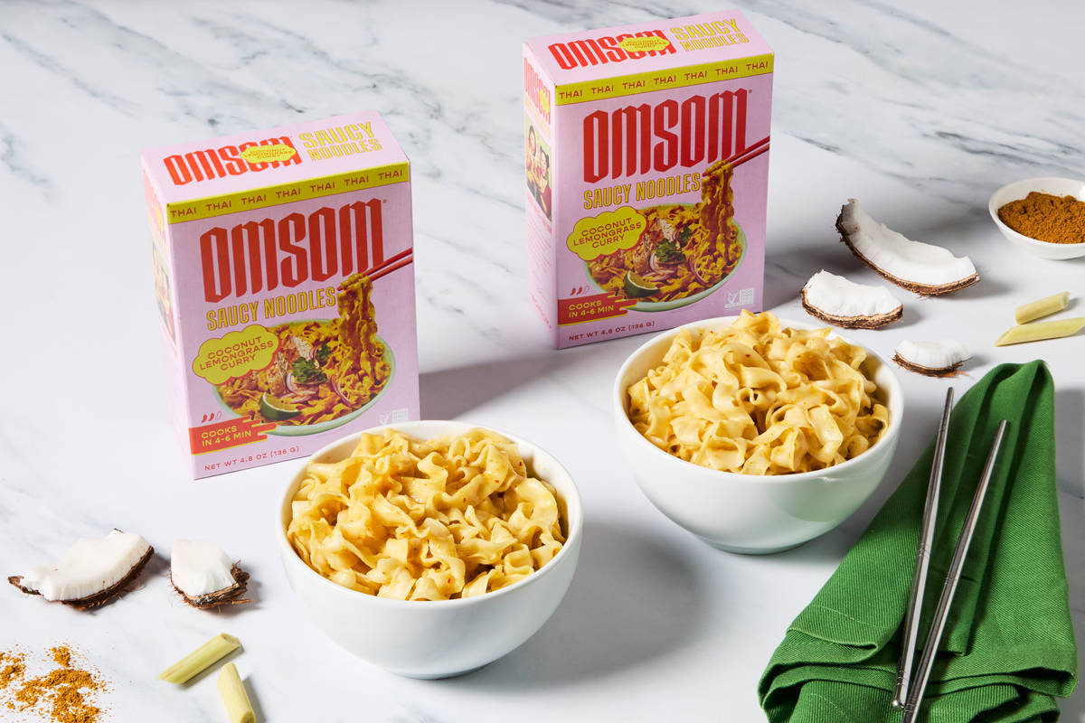 Omsom Coconut Lemongrass Curry Saucy Noodles