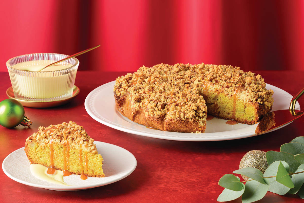 Spiced Pear Crumble Cake