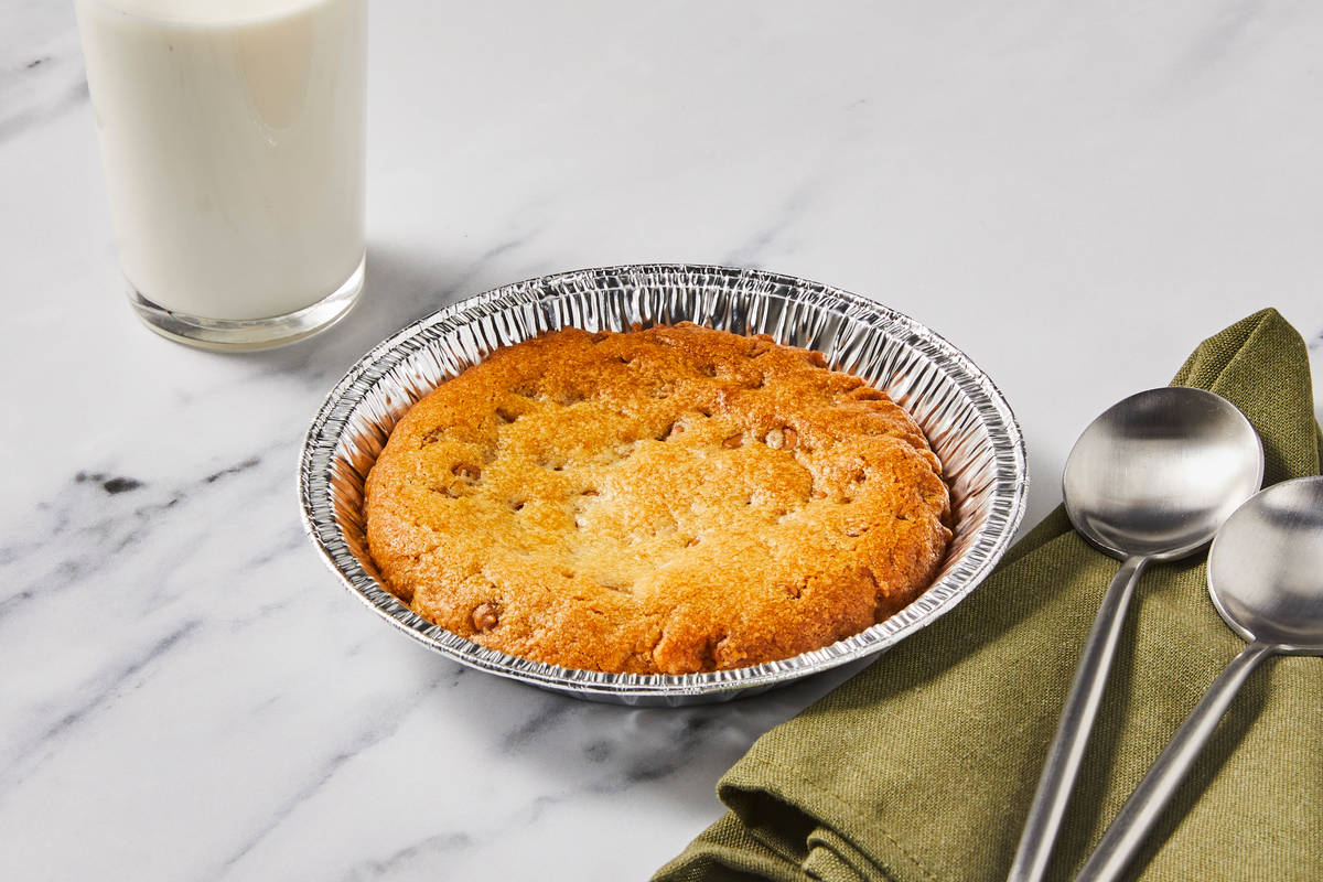 Golden Caramel Cookie Skillet