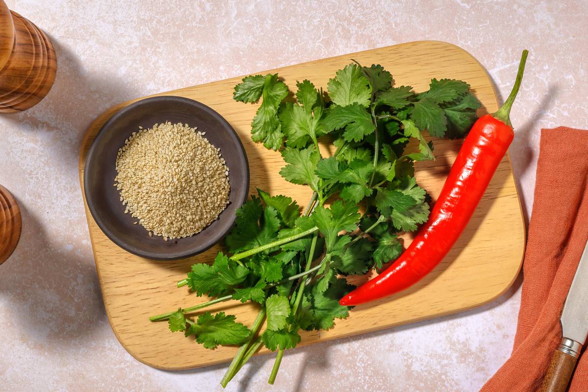 Coriander, Sesame Seeds & Chilli