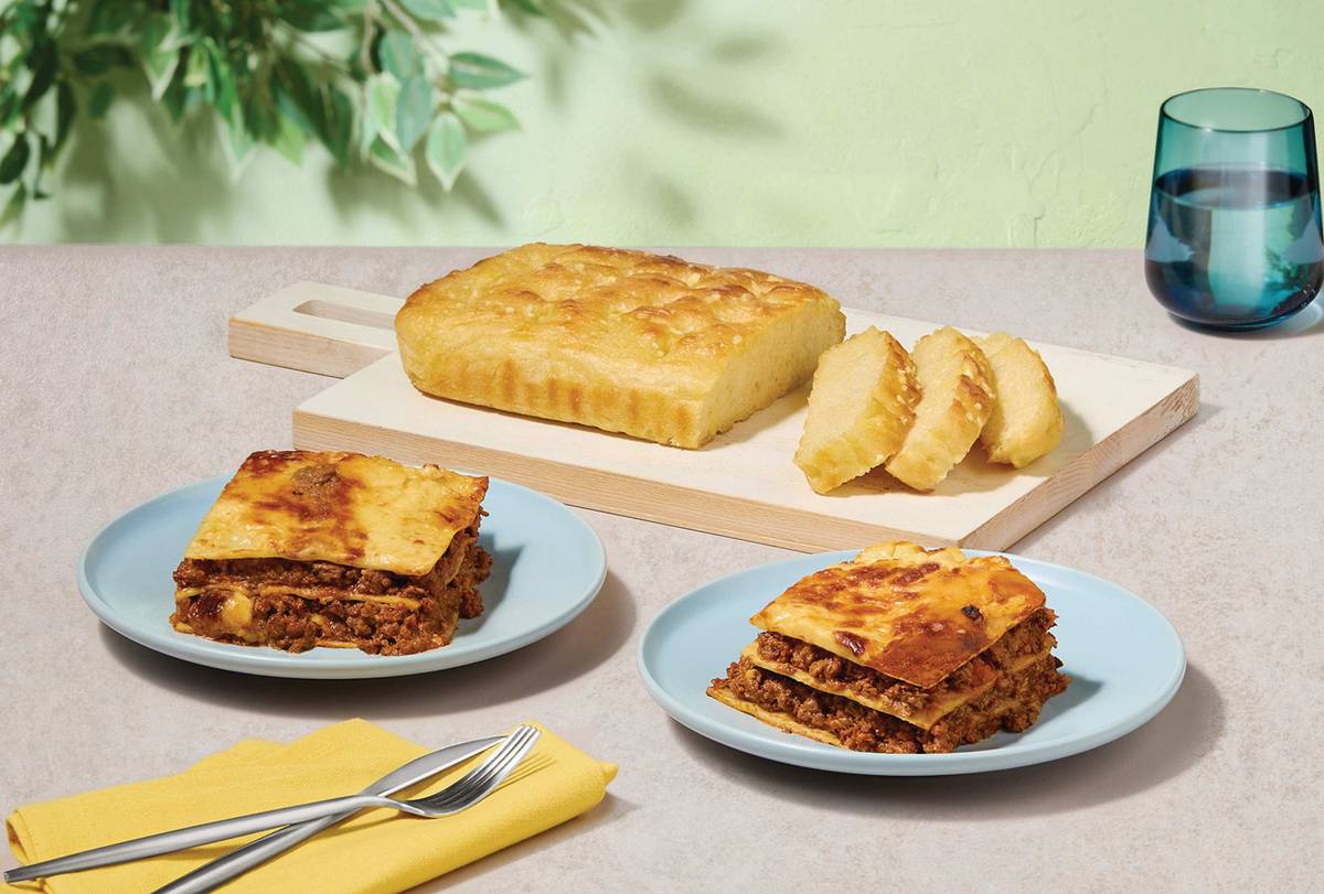 Beef Lasagne & Garlic Bread Bundle
