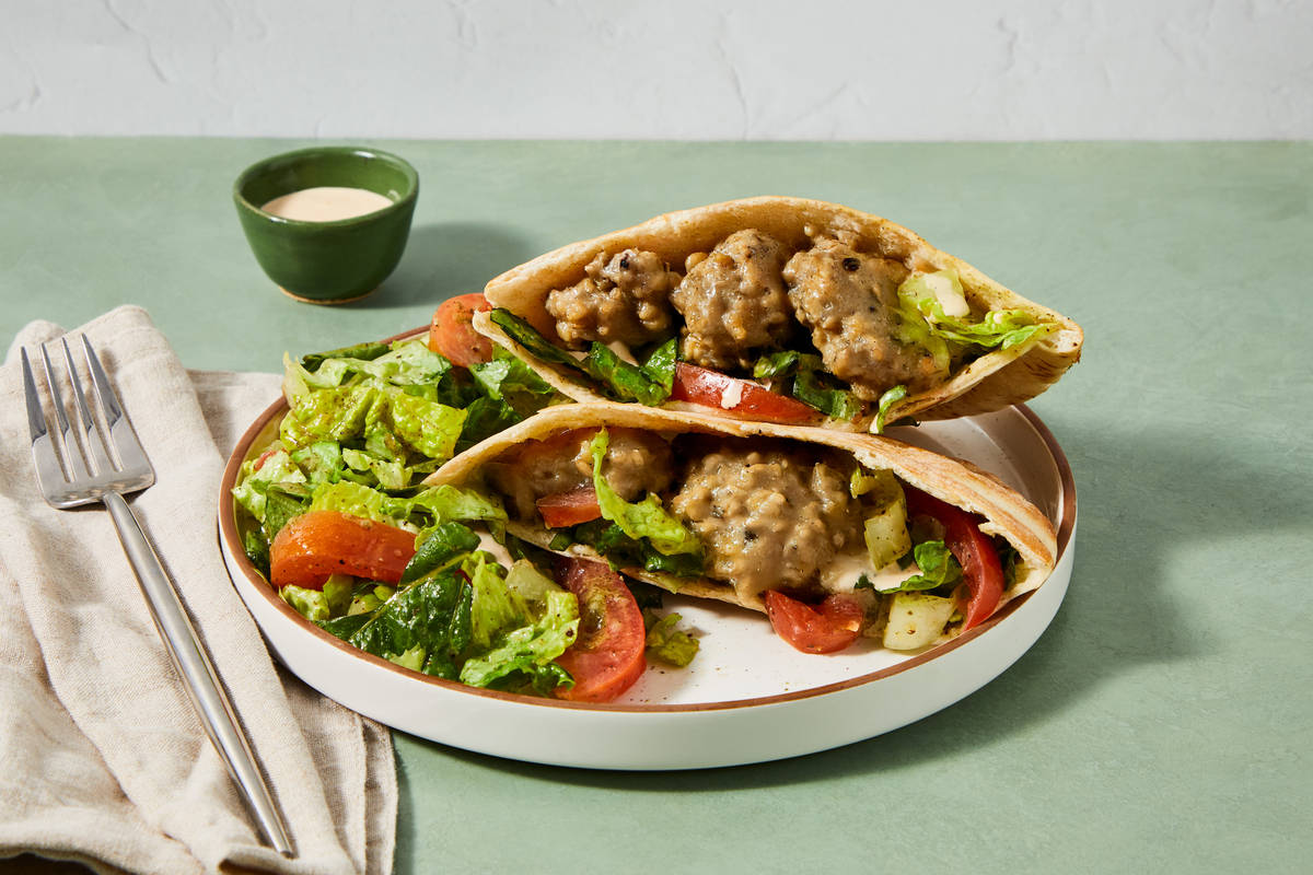 Turkey Pita Pockets with Spicy Mayo