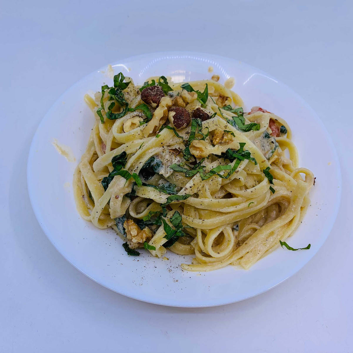 Weißes Pesto! Fettucine in Ricotta-Nusspesto