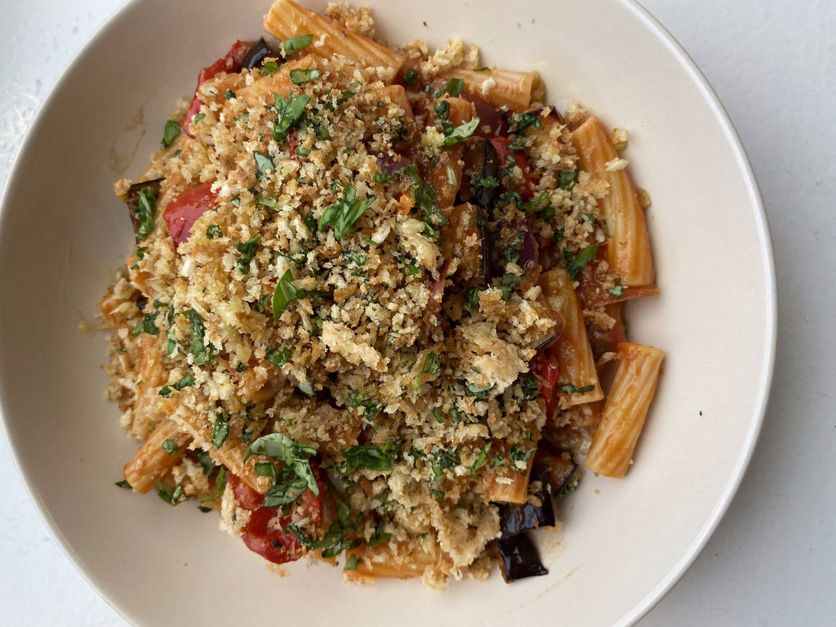 Aubergine and pepper pasta