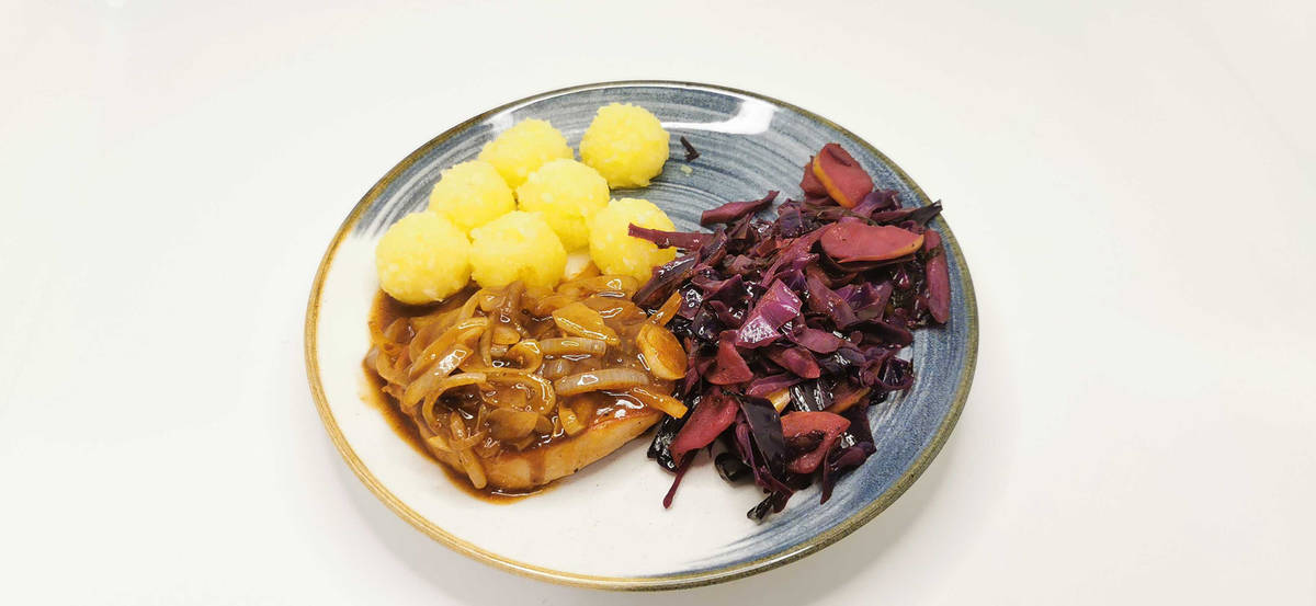 Schweineschnitzel mit Mini-Knödeln und Demi Glace
