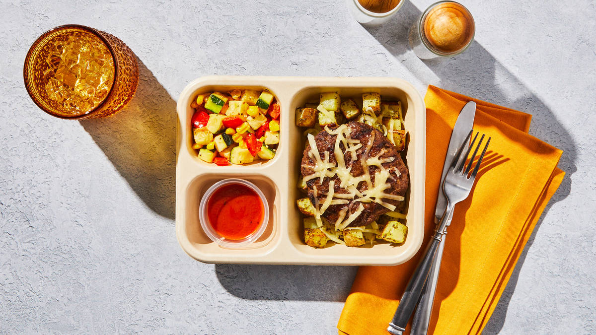 Ready-to-Heat: Mozzarella Burger & Roasted Potatoes