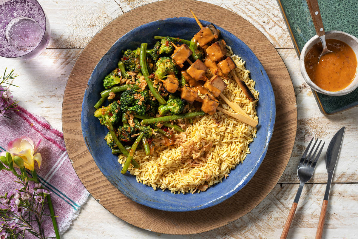 Saté van tofu met zelfgemaakte kokos-pindasaus 