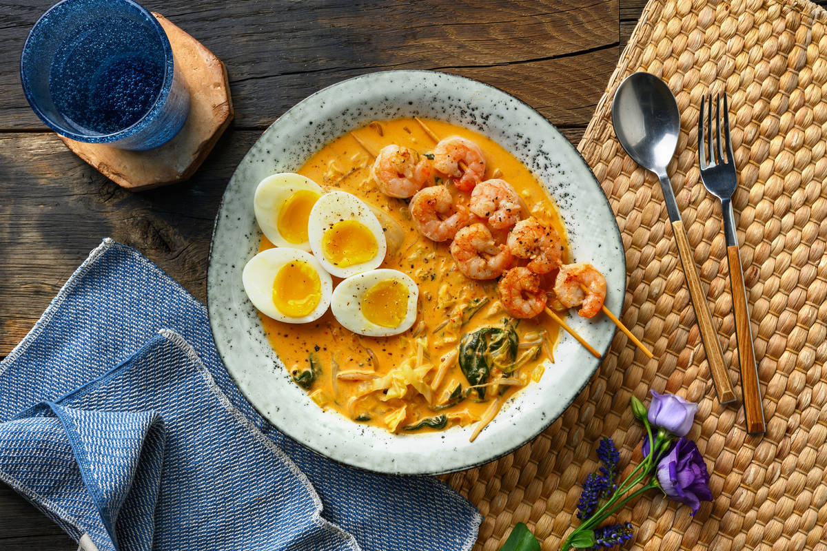 Currysoep met garnalenspiesen 