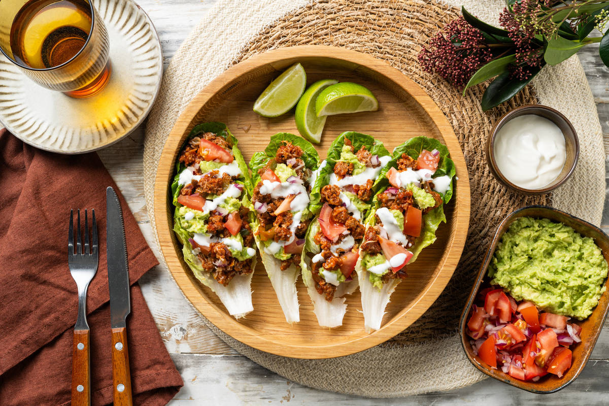 Sla taco's gevuld met kruidig gehakt