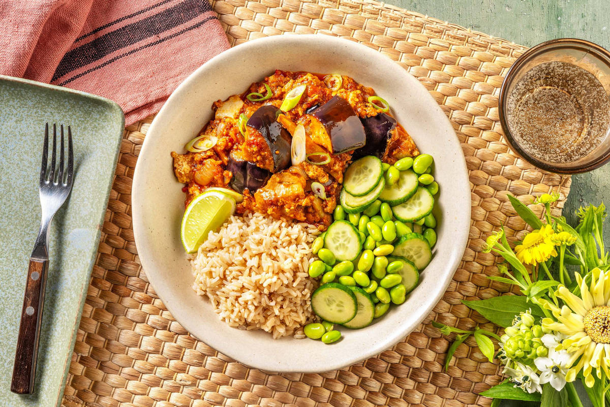 Gochujang tofu met aubergine en bruine rijst