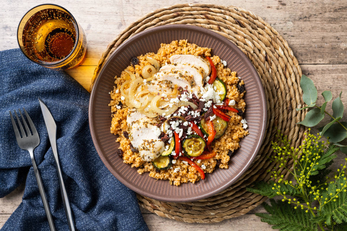 Kipfilet met mediterrane kruiden, feta en olijven