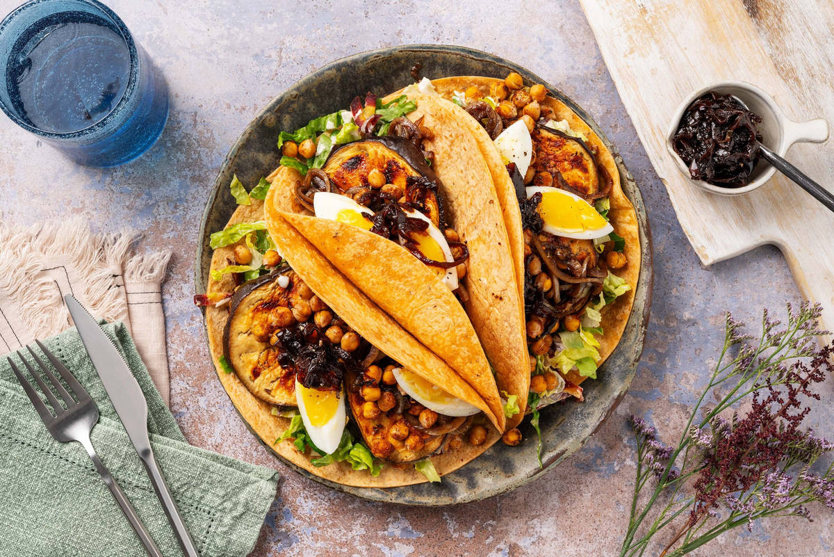 No Fairytales worteltortilla's met aubergine, kikkererwten en ei