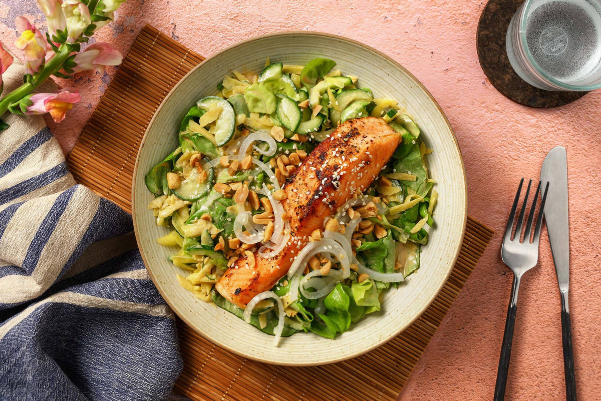 Saumon au miso et salade assaisonnée au sésame