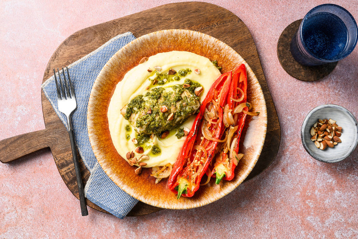 Filet de cabillaud au beurre au pesto et amandes salées