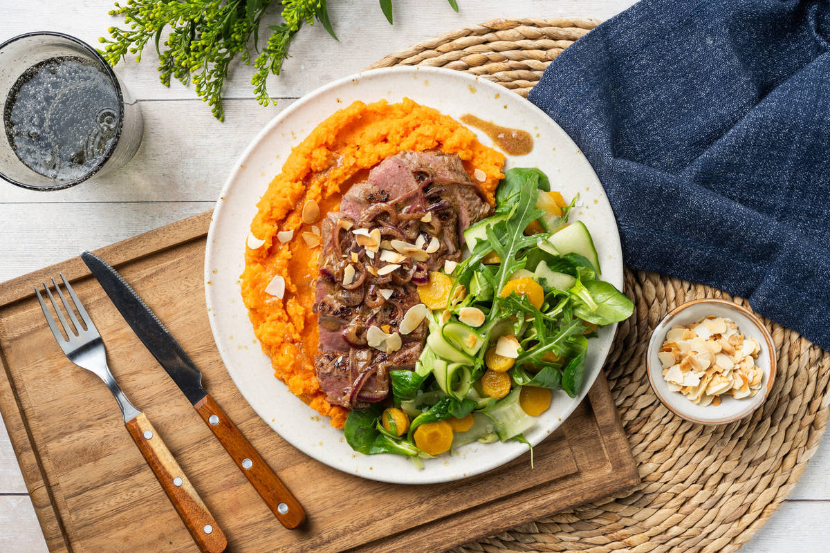 Entrecôte au jus à l'oignon et carotte glacée à l'orange