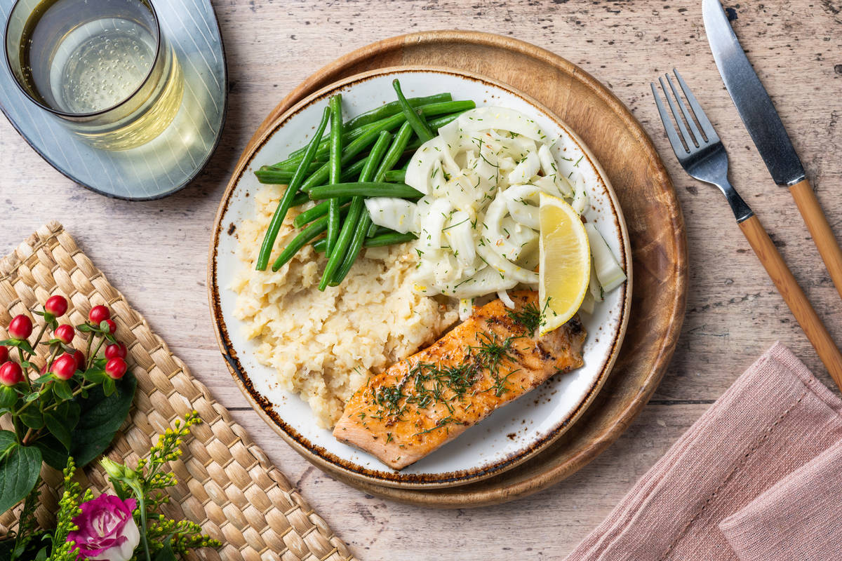 Zalm met frisse courgettelinten en knolselderijpuree