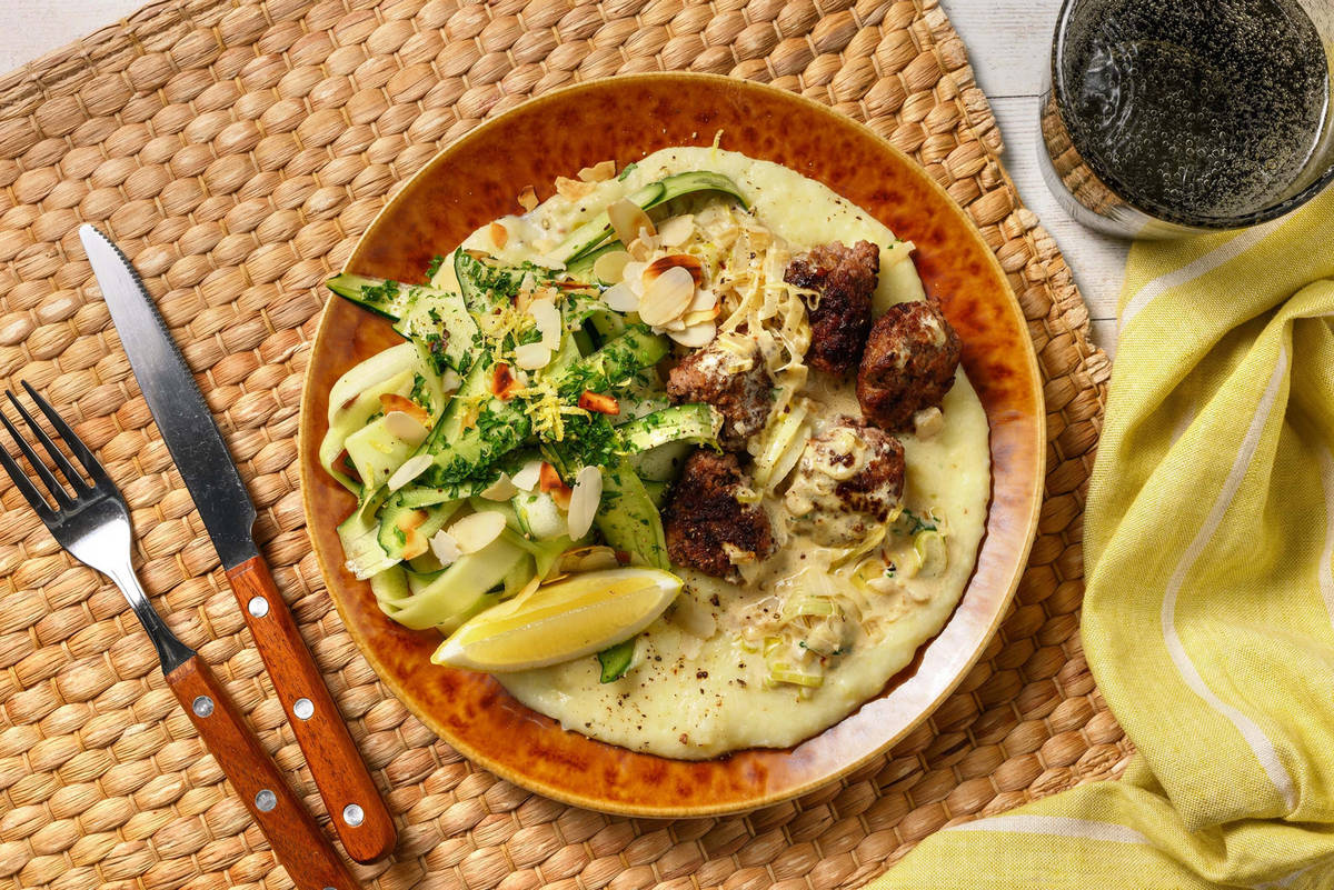 Creamy meatballs with leek puree and zucchini