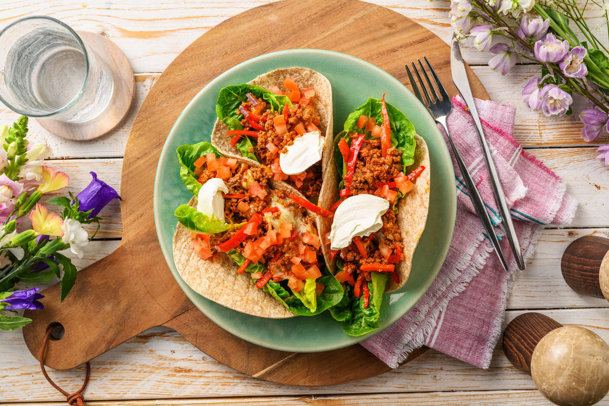 Zachte taco's met little gem en vegetarisch gehakt